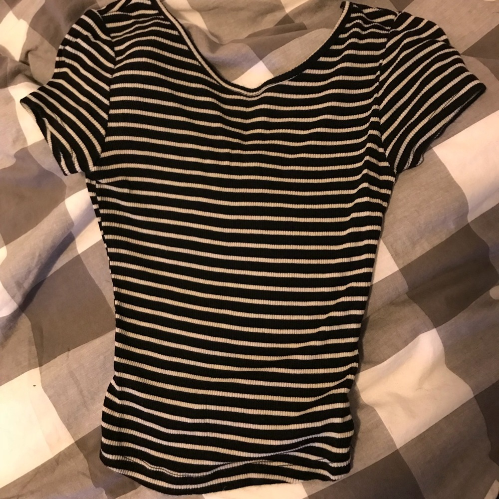Black and white ribbed crop top